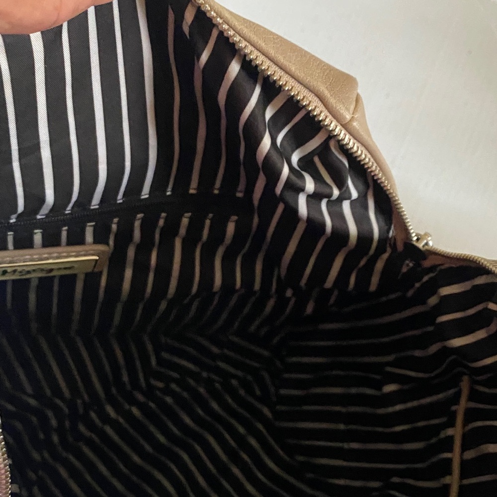 Chic Beige Leather Backpack - Picture 4 of 6